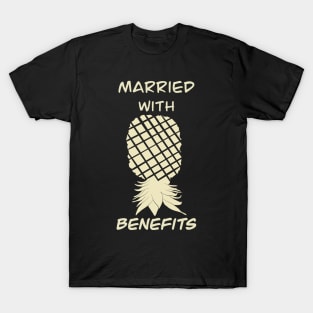 Elegant yet simple pineapple - Married witth benefits T-Shirt